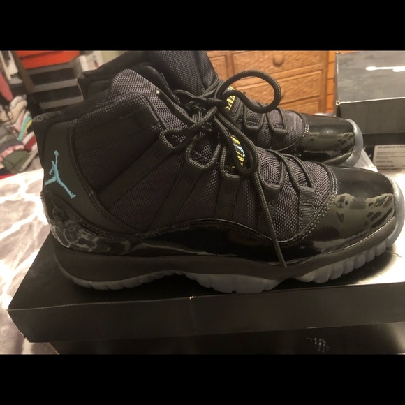 Jordan Sneaker - Picture 3 of 6